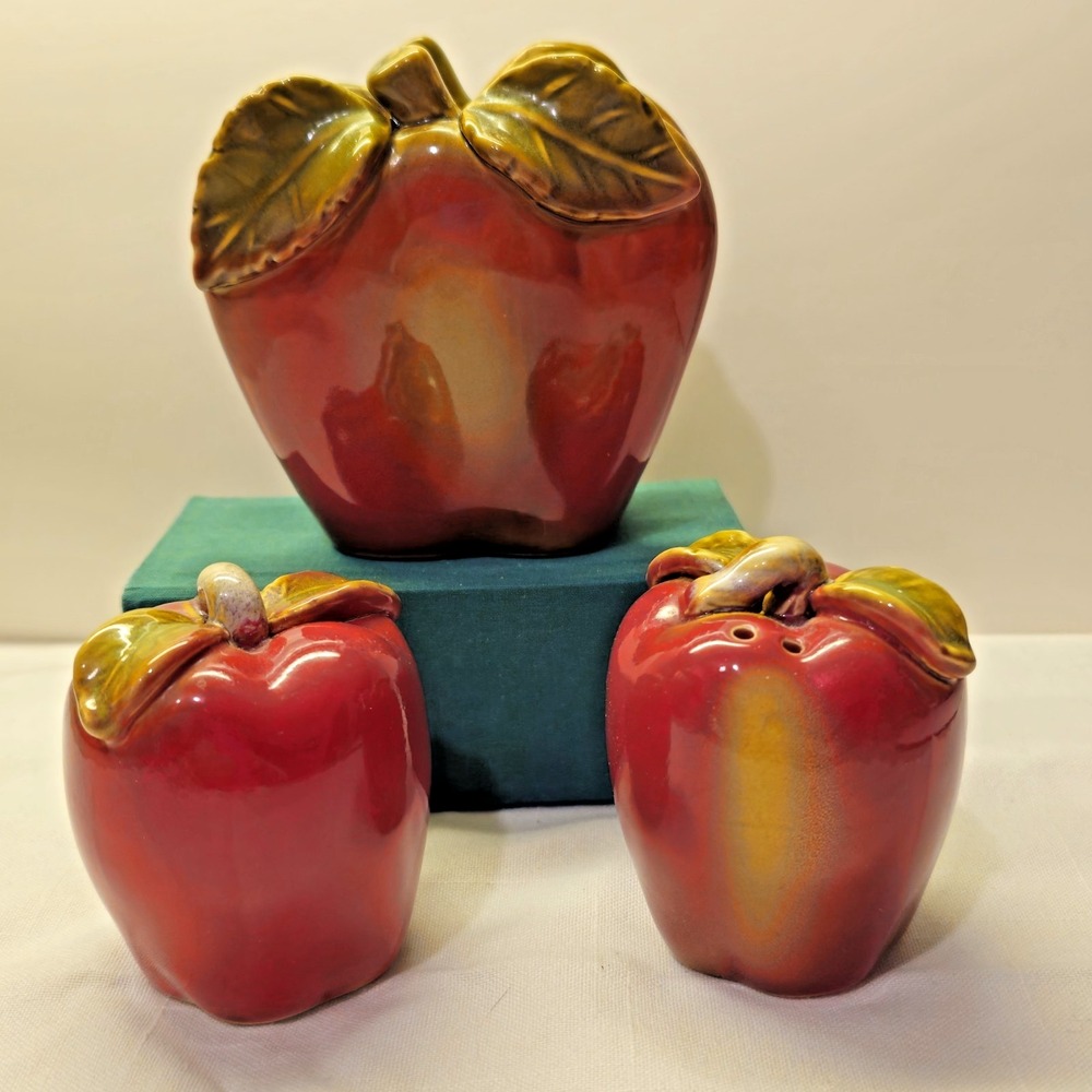 VTG CERAMIC APPLES Tableware Set, NAPKIN HOLDER/SALT & PEPPER SHAKERS Fa